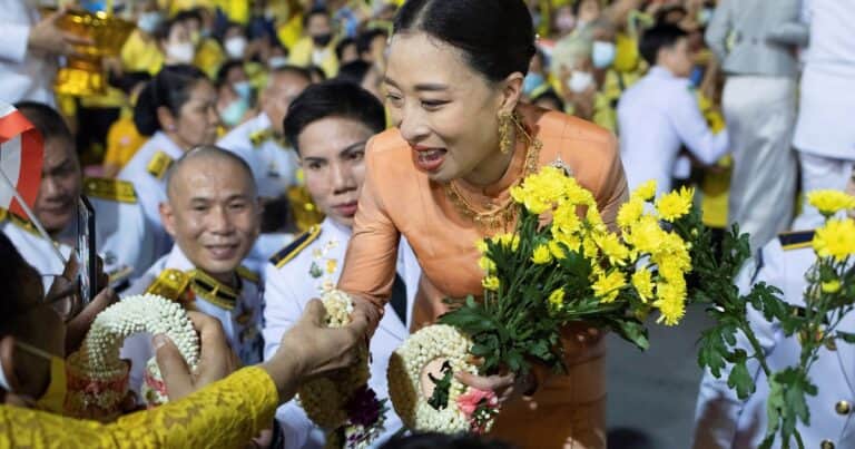 Quién era la carismática princesa «Bha» de Tailandia, que murió tras estar 3 años en coma: ayudó a las mujeres en las cárceles y la querían como heredera al trono
