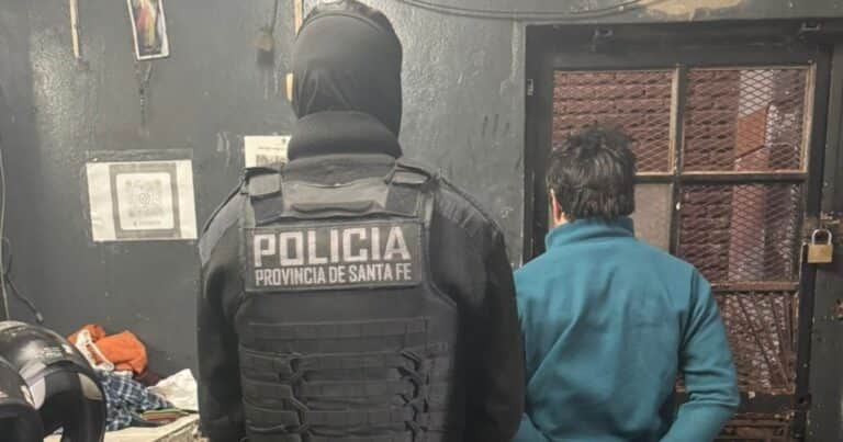 Iba con un posnet al gimnasio, abría los lockers y usaba las tarjetas de sus compañeros de entrenamiento: los estafó por 25 millones de pesos