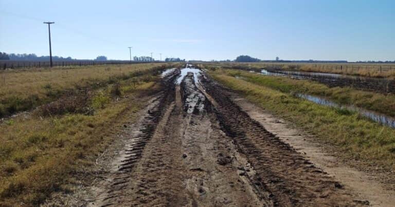 Para evitar la judicialización, un municipio bonaerense acordó con los productores un sistema inédito para reparar y mejorar los caminos rurales