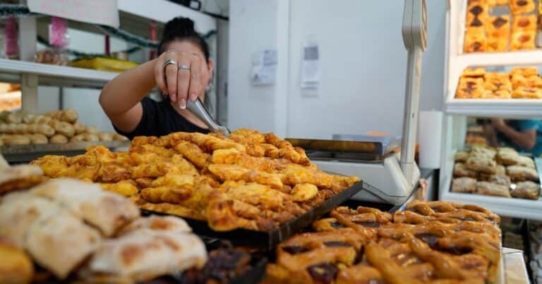 Canasta básica: una familia necesitó 1.498.741 pesos en mayo para no ser pobre