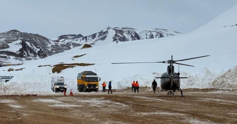 Por las fuertes nevadas, la mayor mina de oro del país suspendió su actividad y evacuó a sus empleados por helicóptero