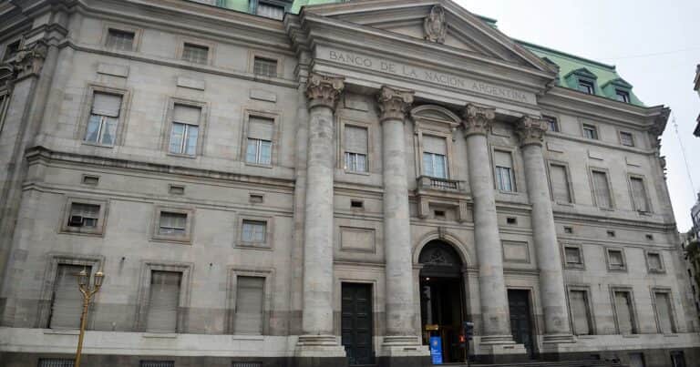 Familias endeudadas: los bancos públicos refuerzan las líneas para pagar préstamos atrasados