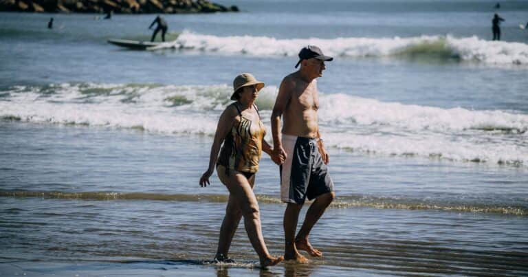 María Giner, entrenadora holística: «Caminar por la orilla del mar con el agua a la altura de las pantorrillas es mucho más que un paseo»
