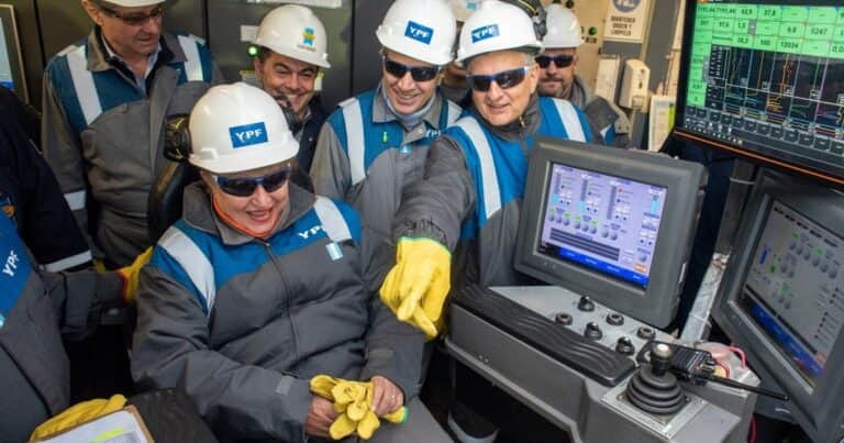 Junto a Luis Caputo y el presidente de YPF, la jefa del FMI recorrió Vaca Muerta en el final de su visita a Argentina
