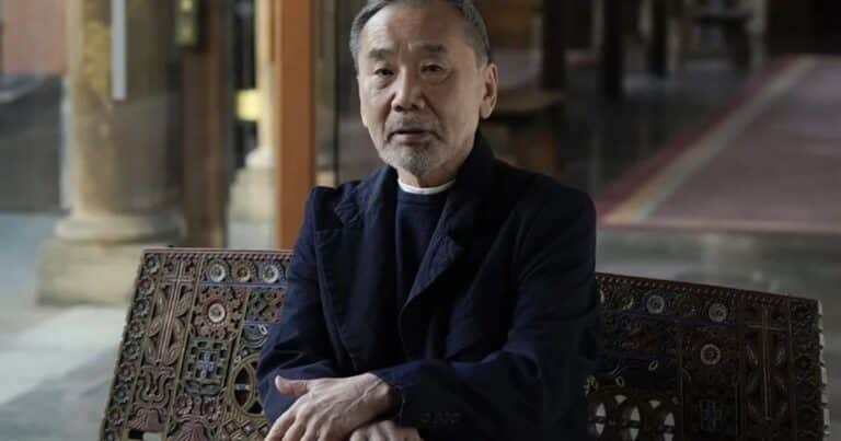Haruki Murakami, escritor japonés: «Y cuando la tormenta termine, no recordarás cómo lograste atravesarla. Pero una cosa es segura: no serás la misma persona que entró en ella»
