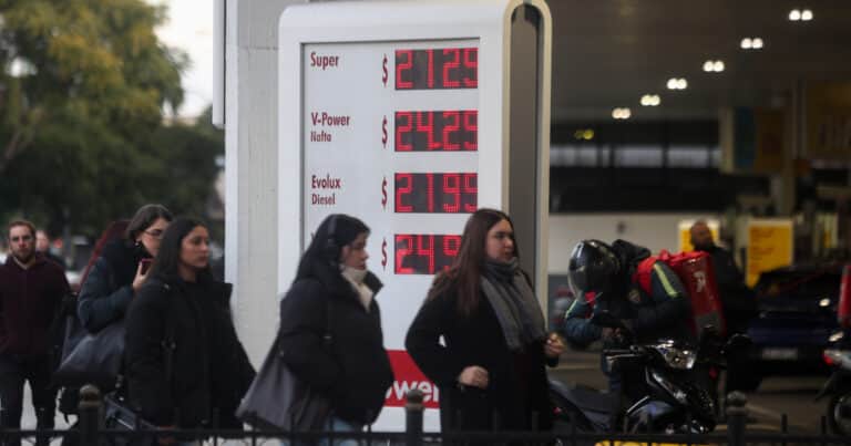 Naftas: mientras se demora una baja en los precios, la venta tuvo otra caída en junio y cerró el primer semestre en baja