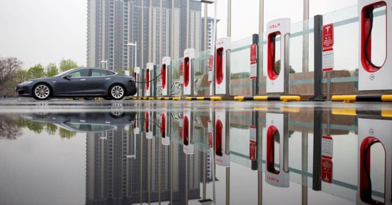 Tesla y un desembarco en etapas en la Argentina
