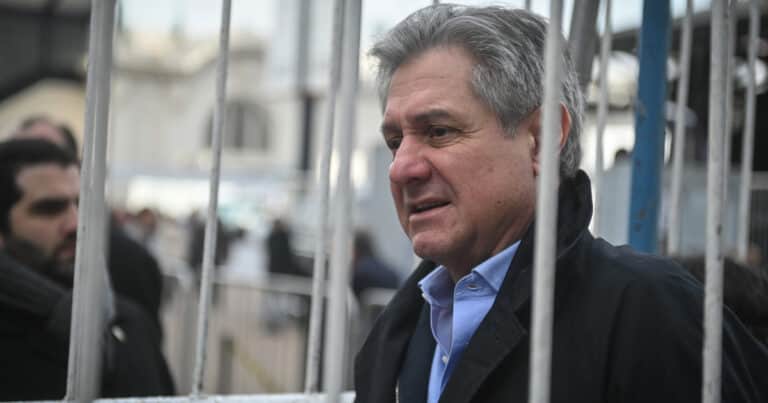 «Ya están los brotes verdes en la economía», dijo el vice de Caputo y recordó una frase de la era Macri