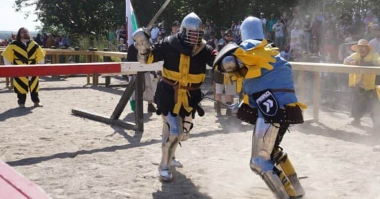 Con espadas, hachas y escudos, 600 luchadores se enfrentan en el torneo mundial de combate medieval