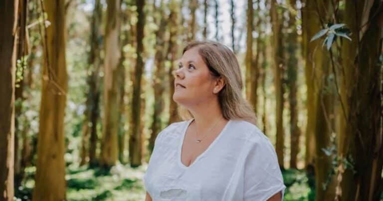 «Veo almas»: Noelia Pace, la médium que dice que colabora con el FBI y llena teatros