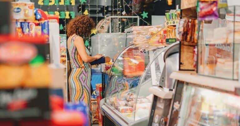 Evasión fiscal: a pedido de los supermercados, el Gobierno va contra autoservicios chinos y comercios de barrio