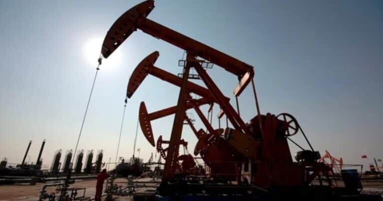 En medio del aumento de la tensión en Medio Oriente, el petróleo vuelve a subir fuerte y cotiza otra vez a US$ 100