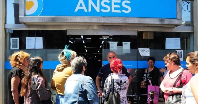 Jubilaciones y tarifas de colectivos: cómo cambian tras el dato de inflación de junio