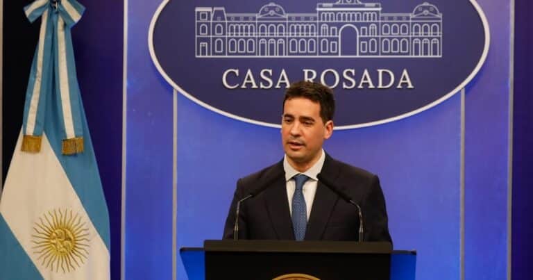 El vocero presidencial habló del dólar: «Que llegue a $ 1.800 en los próximos meses es una posibilidad»