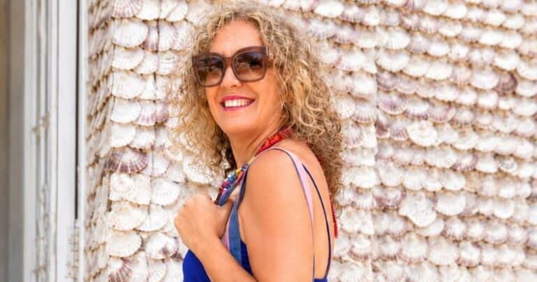 Elena Arnaiz, psicóloga: “Llegar de trabajar y ver la televisión es como poner el modo avión emocional que anestesia, pero no repara”