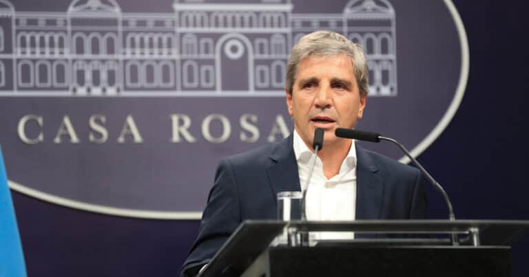 Caputo anunciará el lunes cómo cubrirá los pagos de deuda hasta fines de 2027