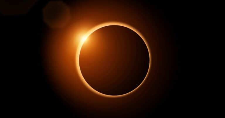 Pedro Duque, astrónomo, sobre el eclipse solar del 12 de agosto: «La luz se volverá rara, se apagarán los colores, bajará la temperatura y los animales se comportarán de manera rara»
