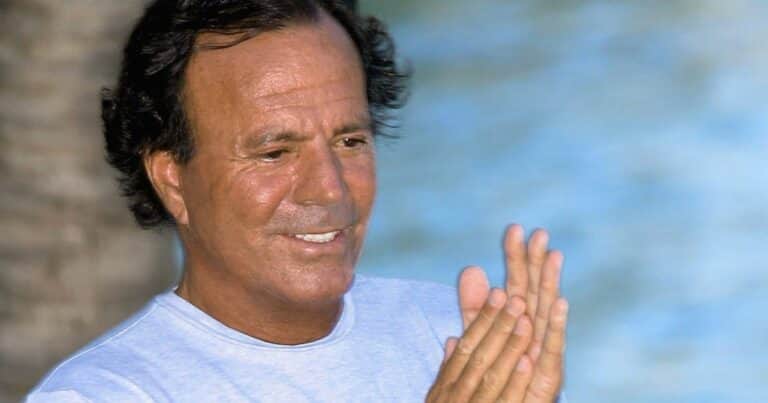 Julio Iglesias, a los 82 años: «Camino una hora al día, nado 250 días al año y hago ejercicios de equilibrio que me llevan una hora»