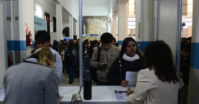 La caída del empleo, un frente que apremia a Milei