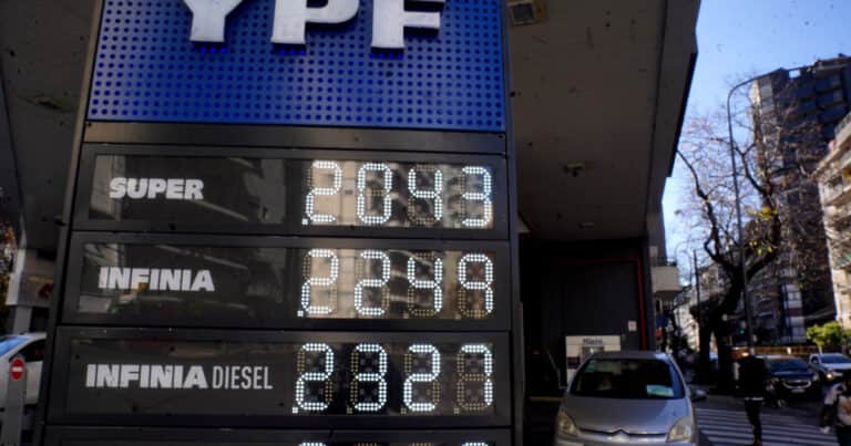 Vaca Muerta empuja una fuerte mejora en la producción y las exportaciones de petróleo, pero las ventas de naftas bajan