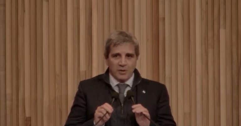 La advertencia de un exministro de Economía a Caputo por los créditos en dólares a empresas: «Ya lo hicimos y terminamos con la pesificación asimétrica»
