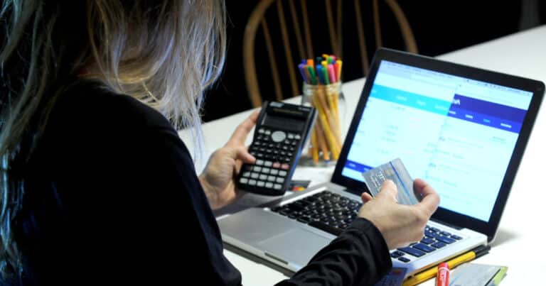 ¿Cambio de tendencia? El atraso en el pago de tarjetas y préstamos personales con los bancos dejó de subir tras un año y medio