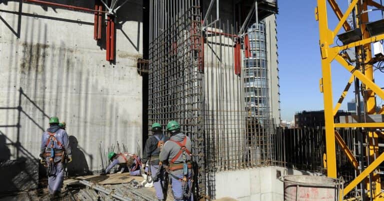 Se profundiza la caída del empleo en blanco: en mayo, 2.265 personas por día perdieron su trabajo