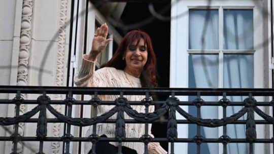 Cristina Kirchner: el PJ realiza un acto frente a su casa para recordar el intento de asesinato