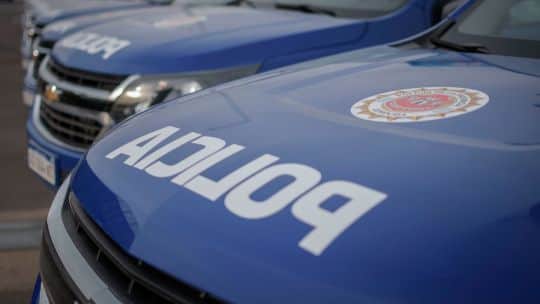 Escalofriante hallazgo en un colegio de Córdoba: encontraron un revólver, un cuchillo y manoplas en la mochila de un alumno