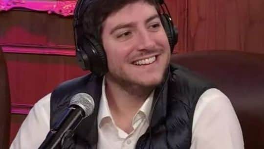 La diplomacia, delegada en manos simples