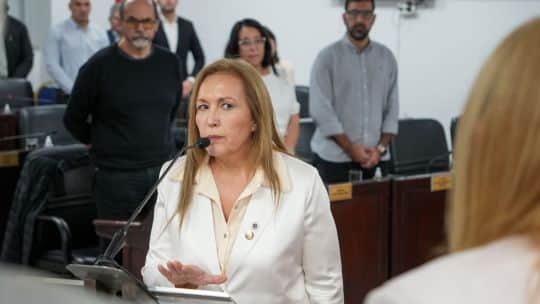Laura Fogar juró como diputada en medio de cambios internos en Primero Chaco
