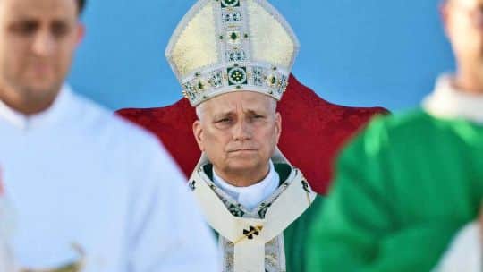 El Vaticano habla, el Papa firma