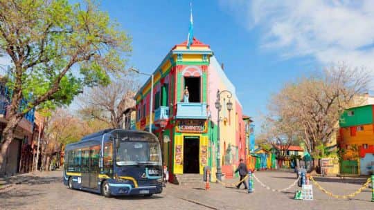 Los buses eléctricos extienden su recorrido hasta Caminito: cómo funcionará el nuevo servicio