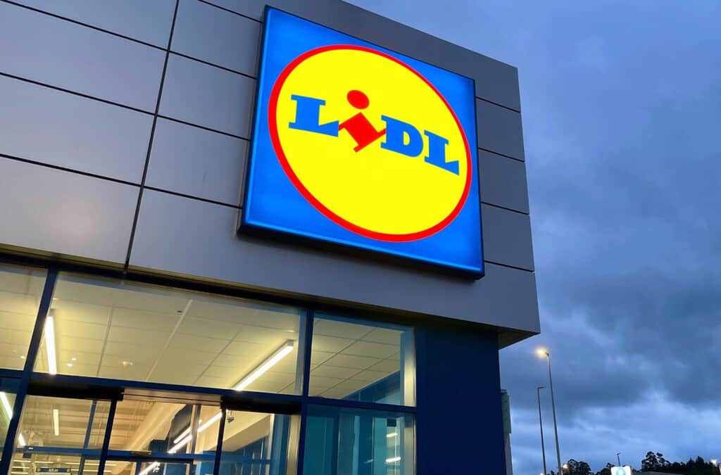 Hoy en Lidl, la solución a los enchufes desaprovechados tras el sofá o los muebles para cargar varios dispositivos a la vez