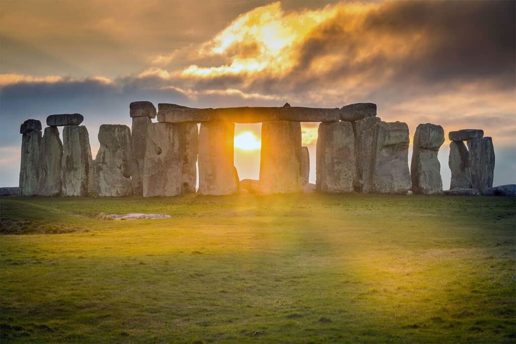 En 1961, un hombre conectó Stonehenge a un IBM. Encontró 56 agujeros y una teoría fascinante: "Está conectado al Sol y la Luna"