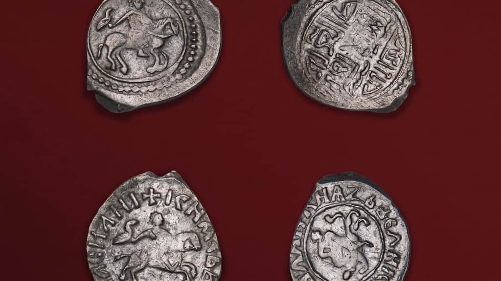 Hace 600 años, alguien escondió más de 2.600 monedas en medio de guerras y peste. Ha desvelado el poder oculto de una ciudad rusa