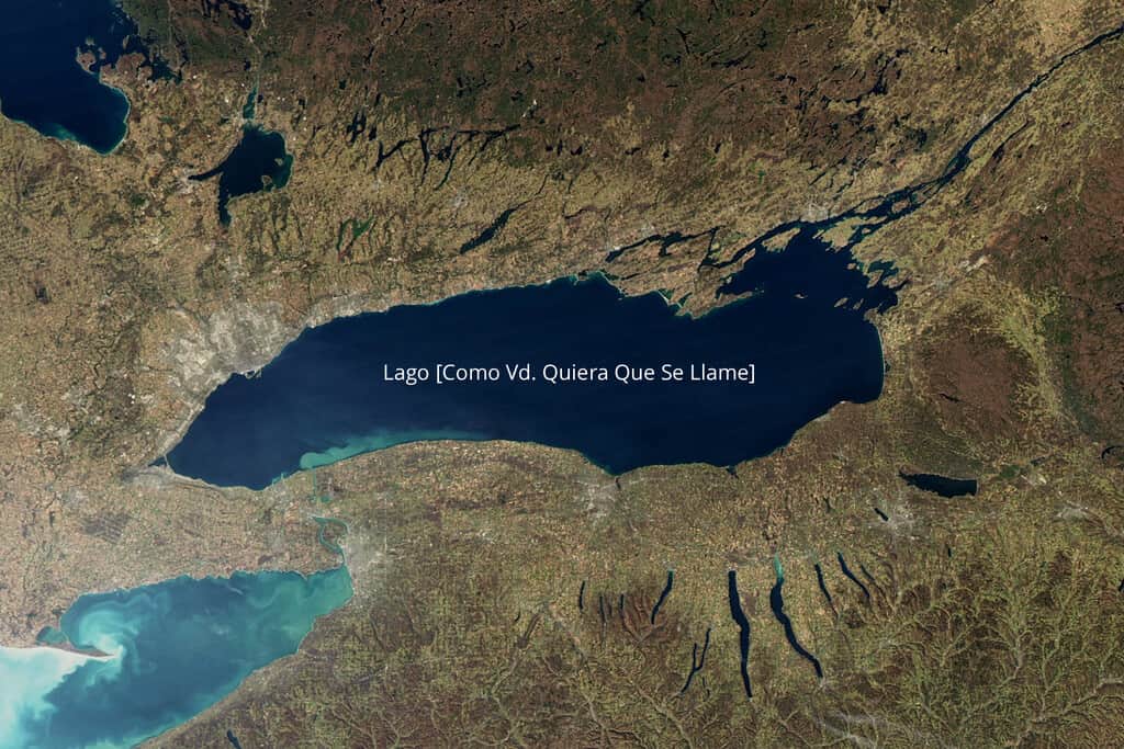 Para EEUU es el lago América. Para Canadá, el lago Ontario. Google Maps ha decidido que ambos tienen razón