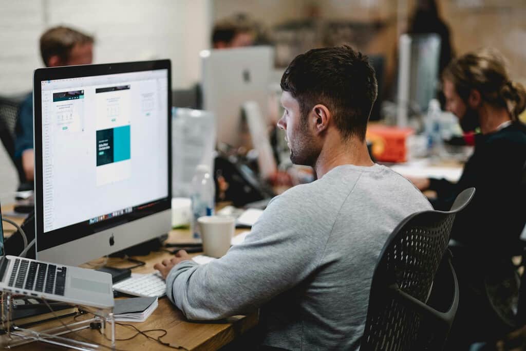 Hemos creído que hacer "micropausas" en el trabajo nos hace más productivos. La ciencia tiene malas (y buenas) noticias