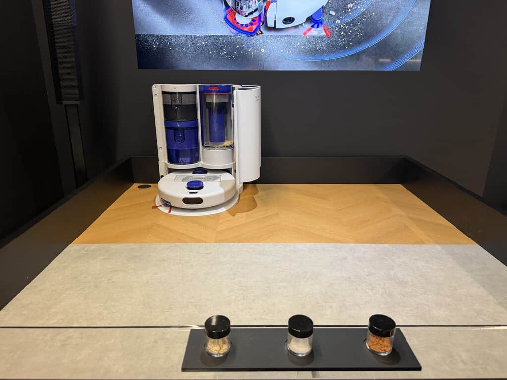 Es 2026 y Dyson ha tomado una decisión: ir a por todas y por partida triple para hacerse con el trono del mejor robot aspirador