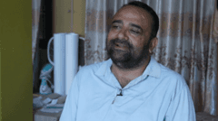 El director de una escuela que evacuó a 900 niños minutos antes de que las inundaciones en Nepal azotaran las aulas