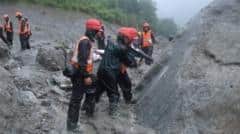 La carrera contrarreloj para salvar a más de 900 trabajadores de centrales hidroeléctricas que se cree están atrapados en túneles tras la avalancha que golpeó Nepal y el Tíbet