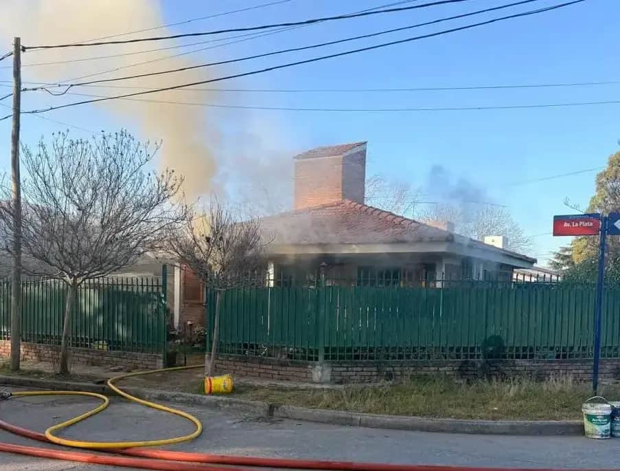 Una mujer de 85 años y su hijo permanecen graves tras un incendio en Villa Carlos Paz