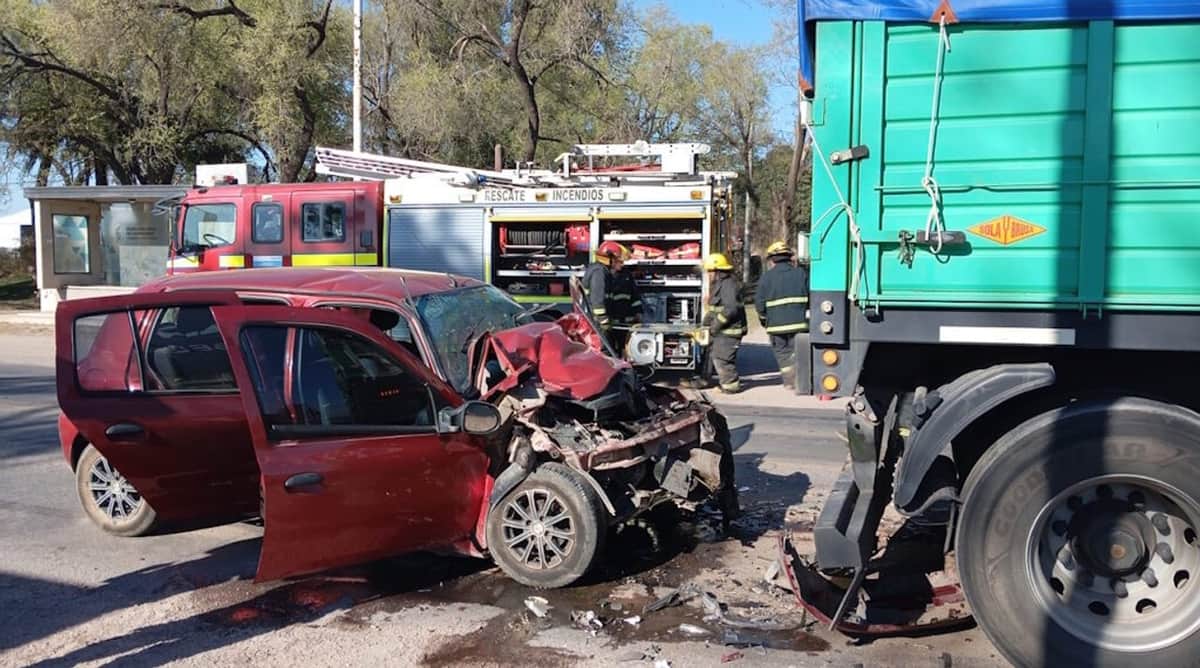 Un automovilista de 43 años murió tras chocar contra un camión en una ruta de Córdoba