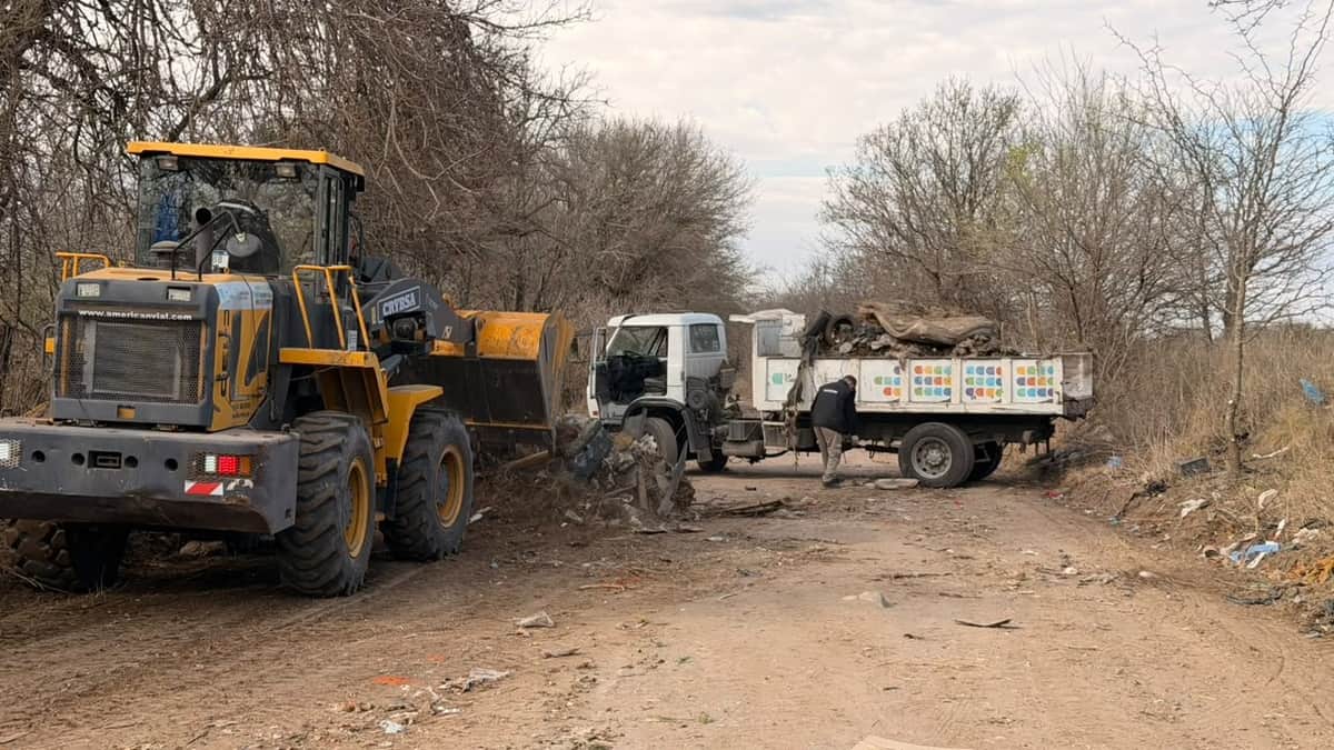 La Calera: limpian el basural de la ruta E-64 y sacarán 50 camiones