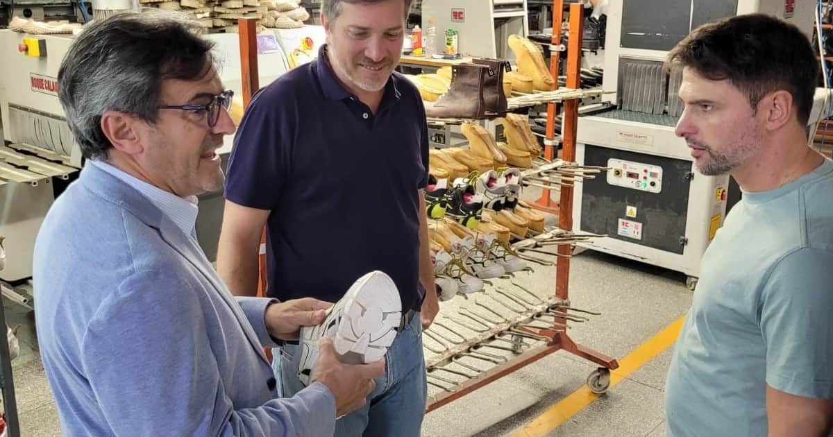 El día de la Industria se celebra en un laboratorio: Milei bajó del acto a todos sus funcionarios de alto rango