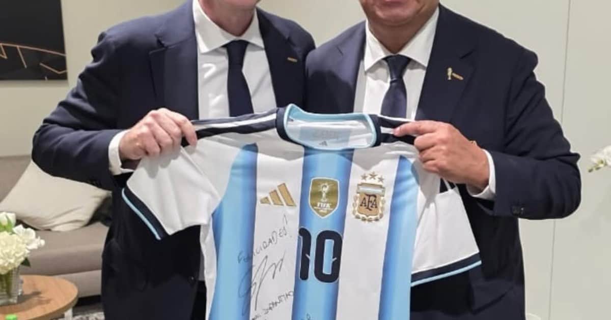 Los mensajes de Gianni Infantino y Claudio Tapia para Messi tras su retiro de la Selección