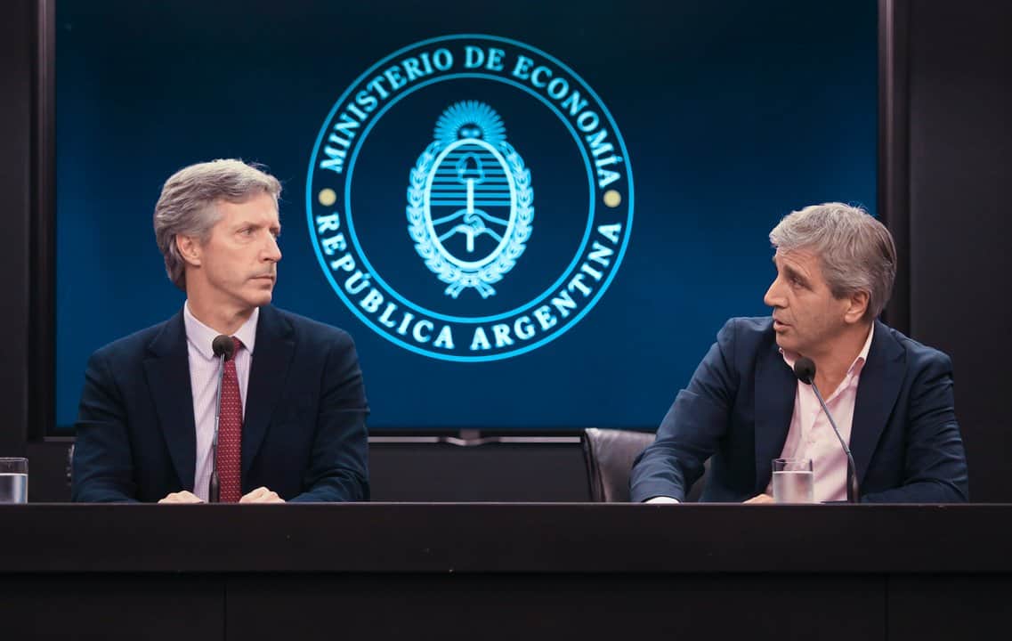 Una nueva caída del crédito refuta los argumentos de Caputo y Bausili