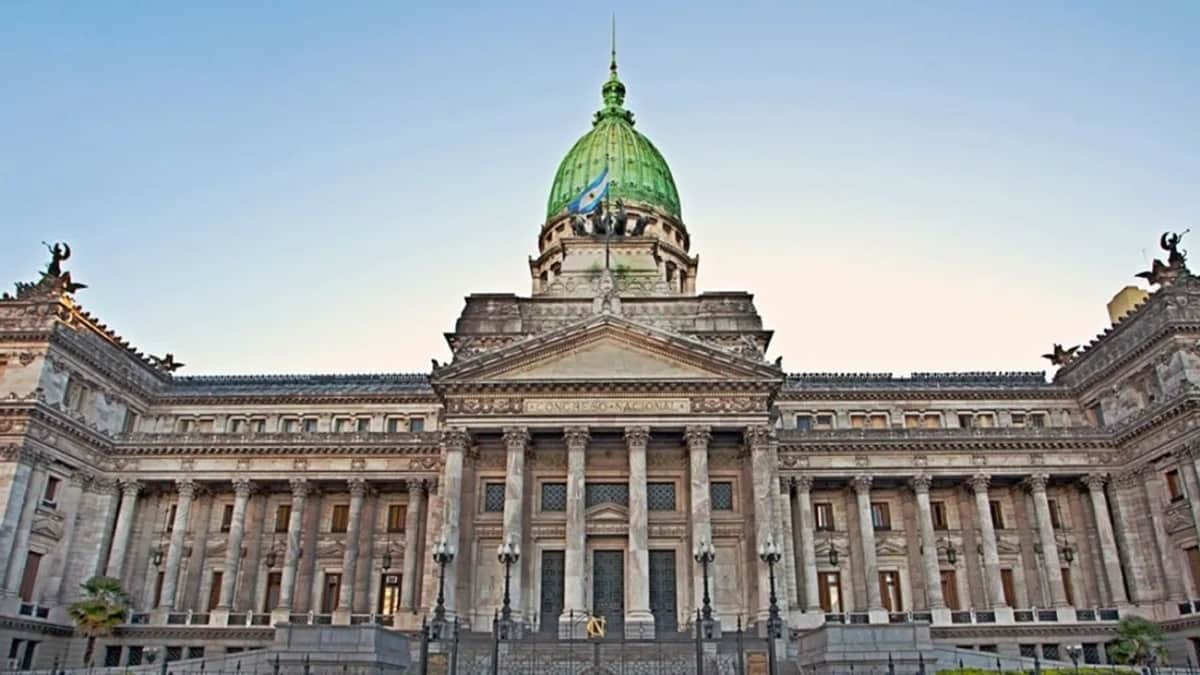 En medio de denuncias de “intervención”, la bicameral de la Oficina del Presupuesto se reunió en el despacho de un libertario