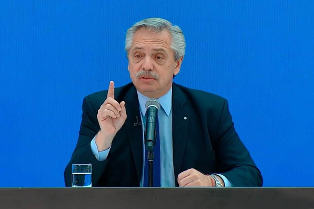 Alberto Fernández cruzó a Milei por Malvinas y cuestionó la compra de los F-16