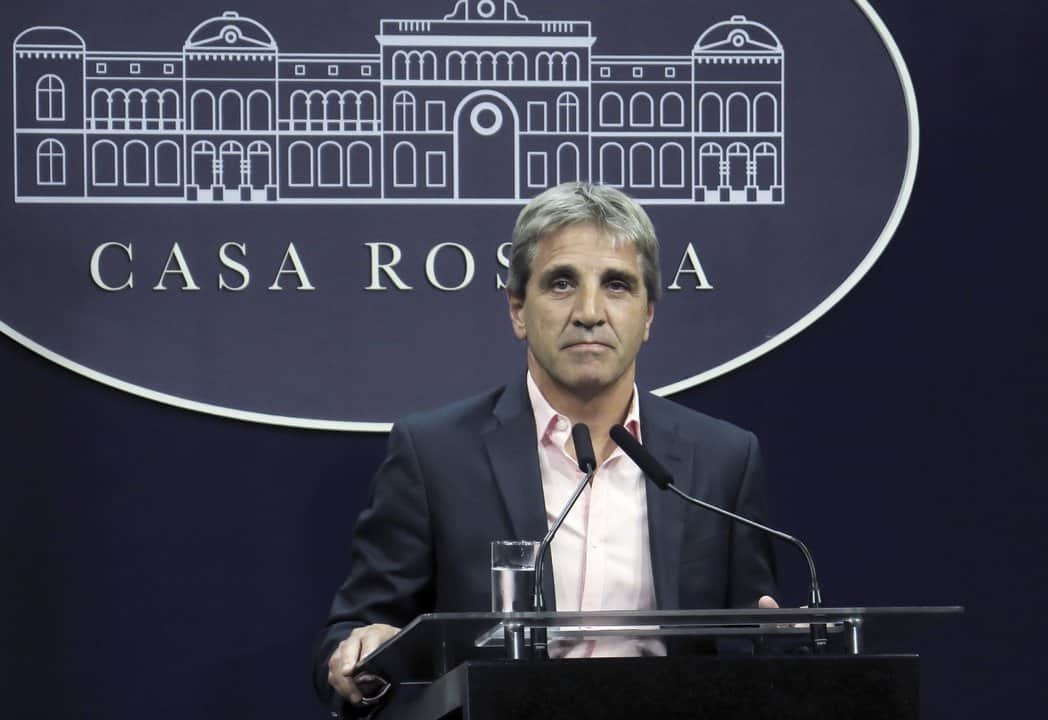 Caputo le respondió a la UIA: “Cada uno defiende sus intereses; a mí me toca defender el de los argentinos”
